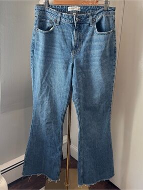 Abercrombie & Fitch Curve Love High Rise Flare Jeans Medium Wash | 31 Long
